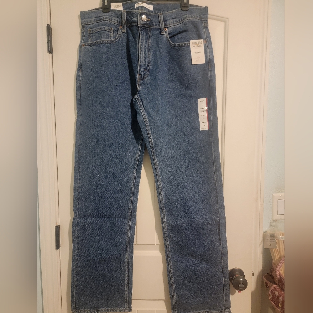 Signature Relaxed Fit Men's Jeans in Classic Blue